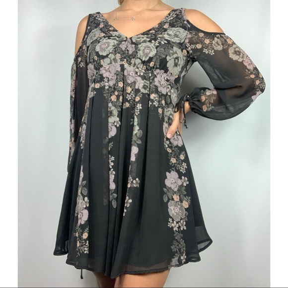 Free People Dresses & Skirts - Free People Floral Cold Shoulder Dress